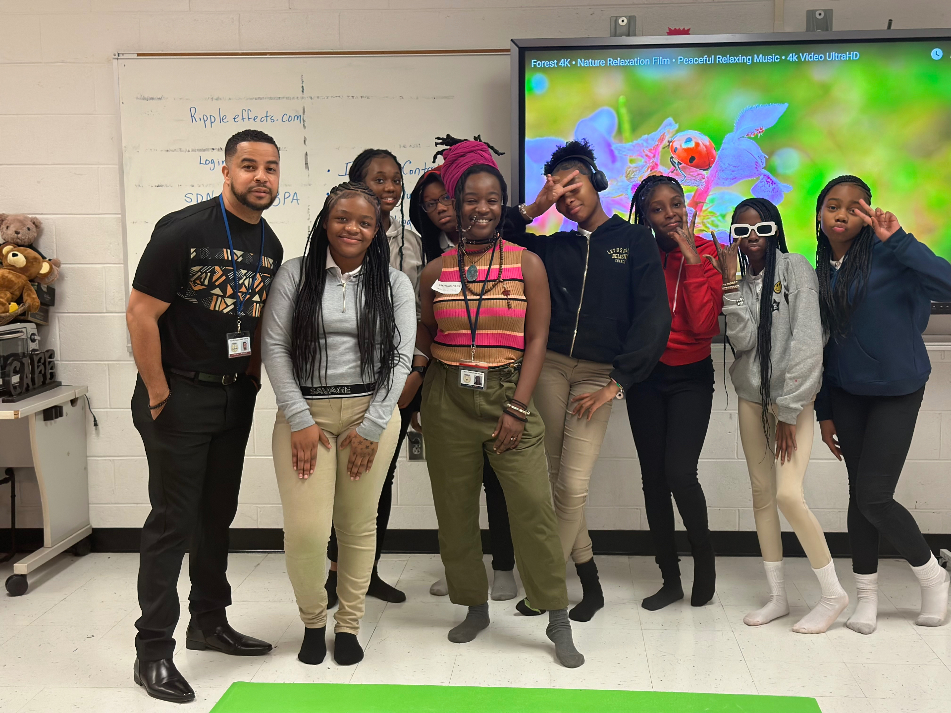 Shekinah Bell posing with a group of teens and a teacher at the end of a wellness session